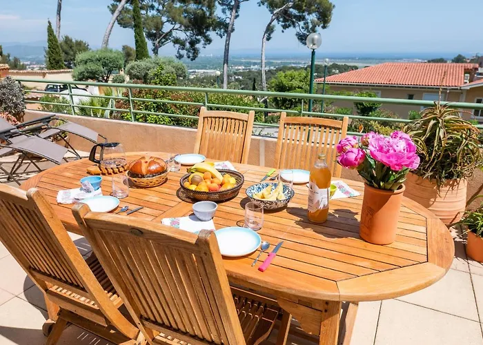 La Clé Vue Mer, Clim, Terrasse, Parking à * Hyères